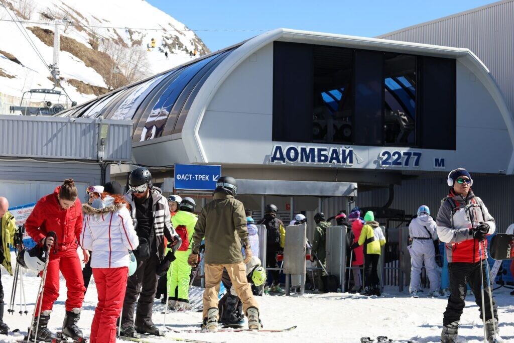 Стоимость прогулочных билетов в Домбае в 2026 году: цены, льготы и экосбор национального парка.