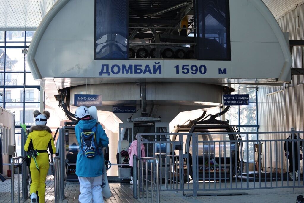 Стоимость прогулочных билетов в Домбае в 2026 году: цены, льготы и экосбор национального парка.